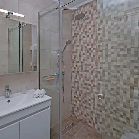 Mikroulis Corfu * コルフ島